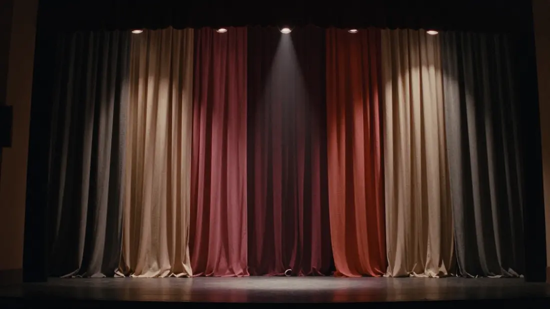Look « The Silk Curtain Falls »